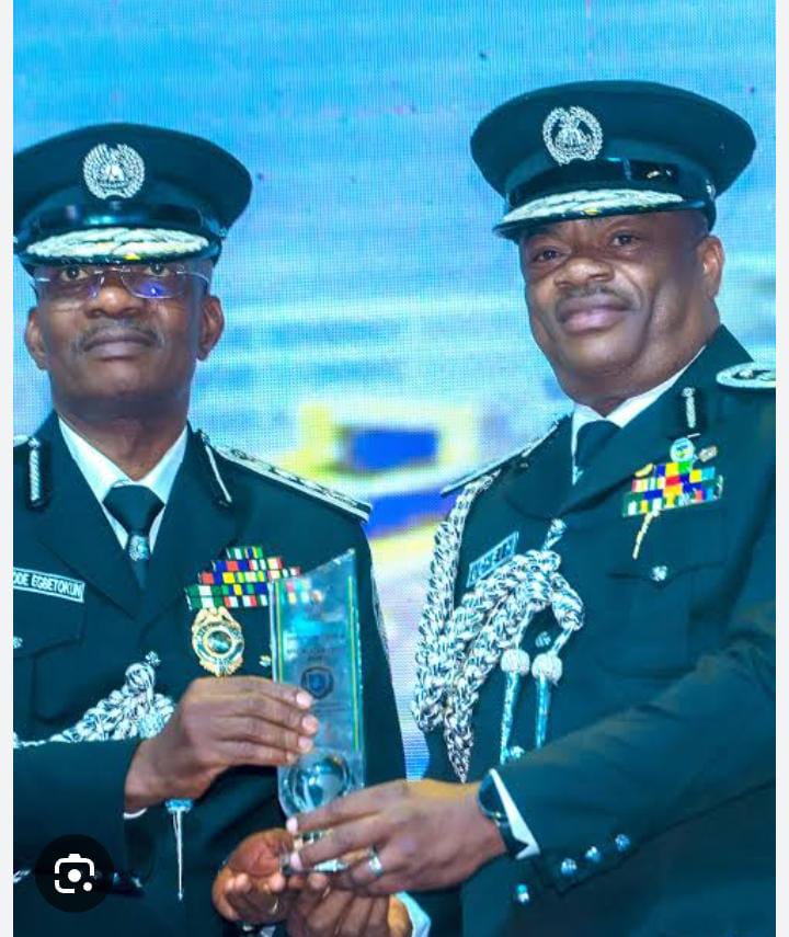 L-R: Inspector-General of Police, IGP Kayode Egbetokun presenting an award plaque to CP Uche Ifeanyi Henry during the NPF Police Awards and Commendation Ceremony in Abuja. 