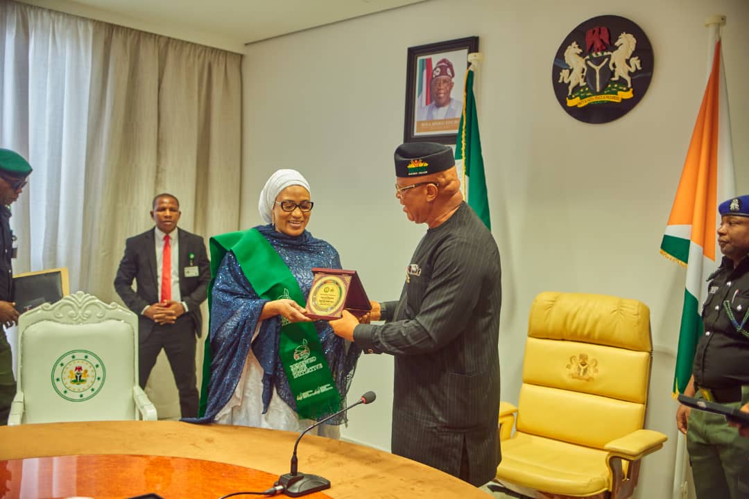 L-R: Wife of the Vice President, Hajia Nana Shettima receiving a souvenir from the Executive Governor, Akwa Ibom State, Pastor Umo Bassey Eno 