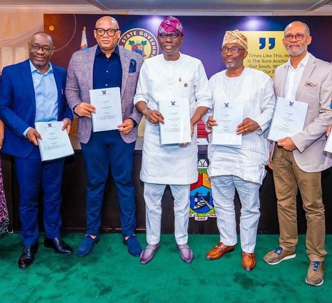 L-R: Dr. Wallace Ogufere MD, Interswitch eClat; Mitchell Elegbe, GMD/CEO Interswitch Group; H.E Babajide Olusola Sanwoolu, The Executive Governor of Lagos State; Mr. Lawal Pedro (SAN), Attorney-General & Honourable Commissioner for Justice, Lagos State & Dr. Akin Abayomi, Honourable Commissioner for Health Lagos State, during the signing ceremony for the concession agreement for the Lagos Smart Health Information Portal (LAGSHIP) Development at State House, Marina Lagos