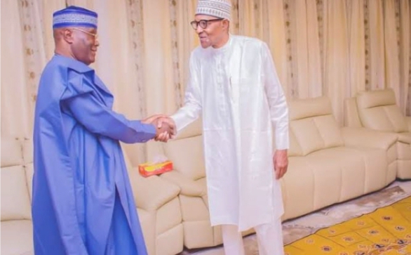 L-R: Former PDP Presidential Candidate, Alhaji Atiku Abubakar in a warm handshake with Former President, Muhammadu Buhari in his home town at Daura 