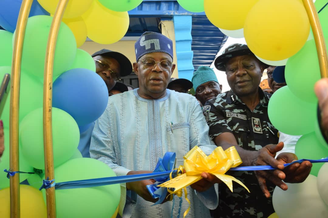L-R: Honourable Member, Federal House of Representatives, Representing Ikeja Federal Constituency, Rt. Hon. James Abiodun Faleke with Commissioner of Police, Lagos Command, CP Adegoke Fayoade during the commissioning of Ojodu PCRC Building at Ojodu Police Division. 