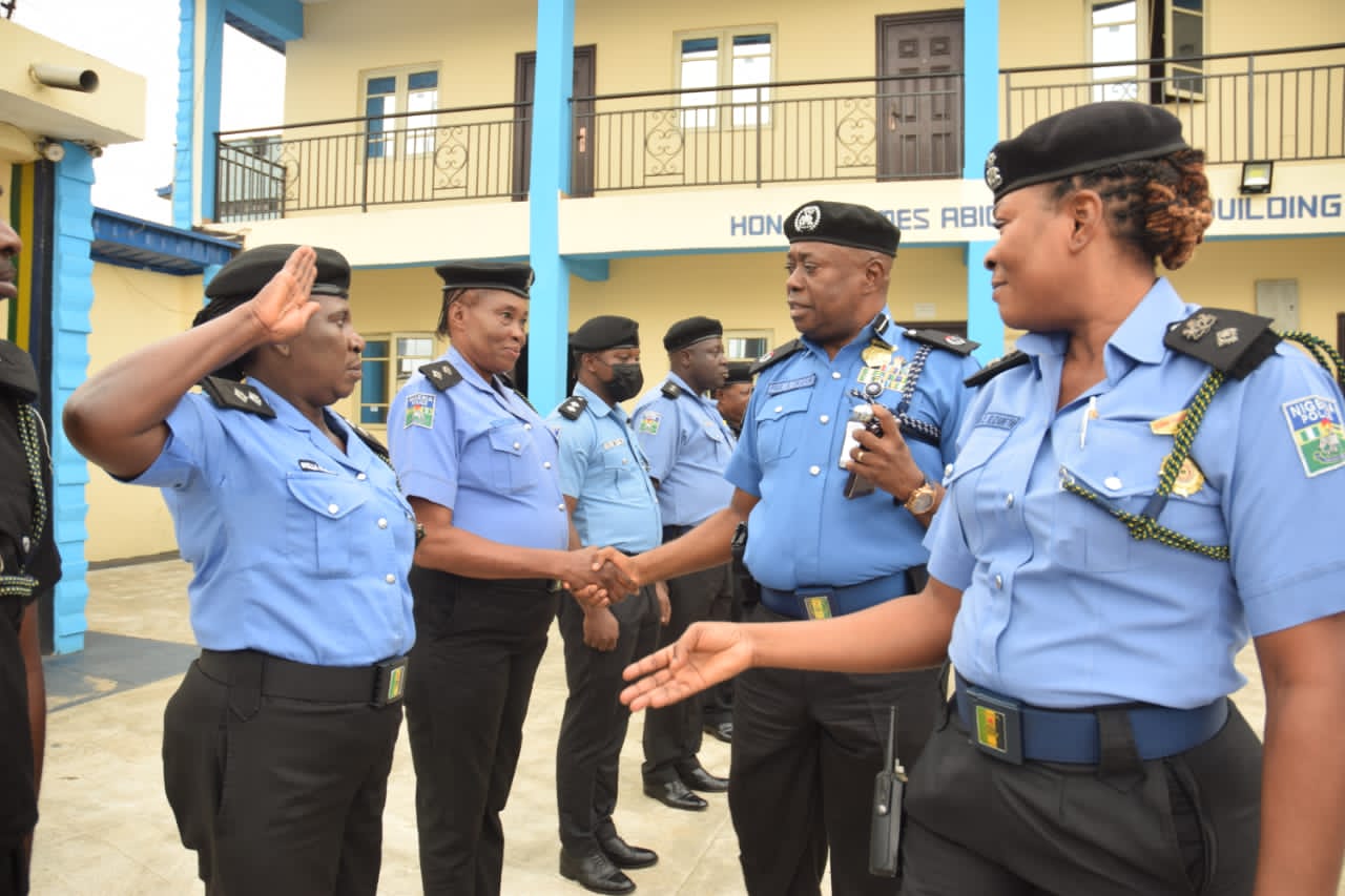 Police officers of Ojodu division welcoming Commander, Area F, ACP Paul Azuka Okafor being conducted by the DPO, Ojodu Division, CSP Elizabeth Oluwatoyin Opadola during ACP Okafor's familiarization visit to Ojodu Division...