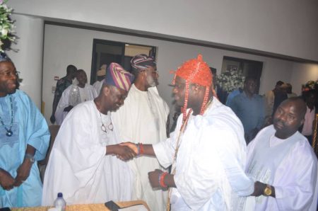 R-L: Ooni of Ife, Oba Enitan Ogunwusi, Ojaja 2 in a warm handshake with Senator Babajide Omoworare