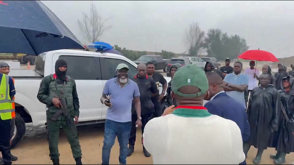 IGP Withdraws Police From Company After They Stopped LASG From Unblocking Drains - Trek Africa